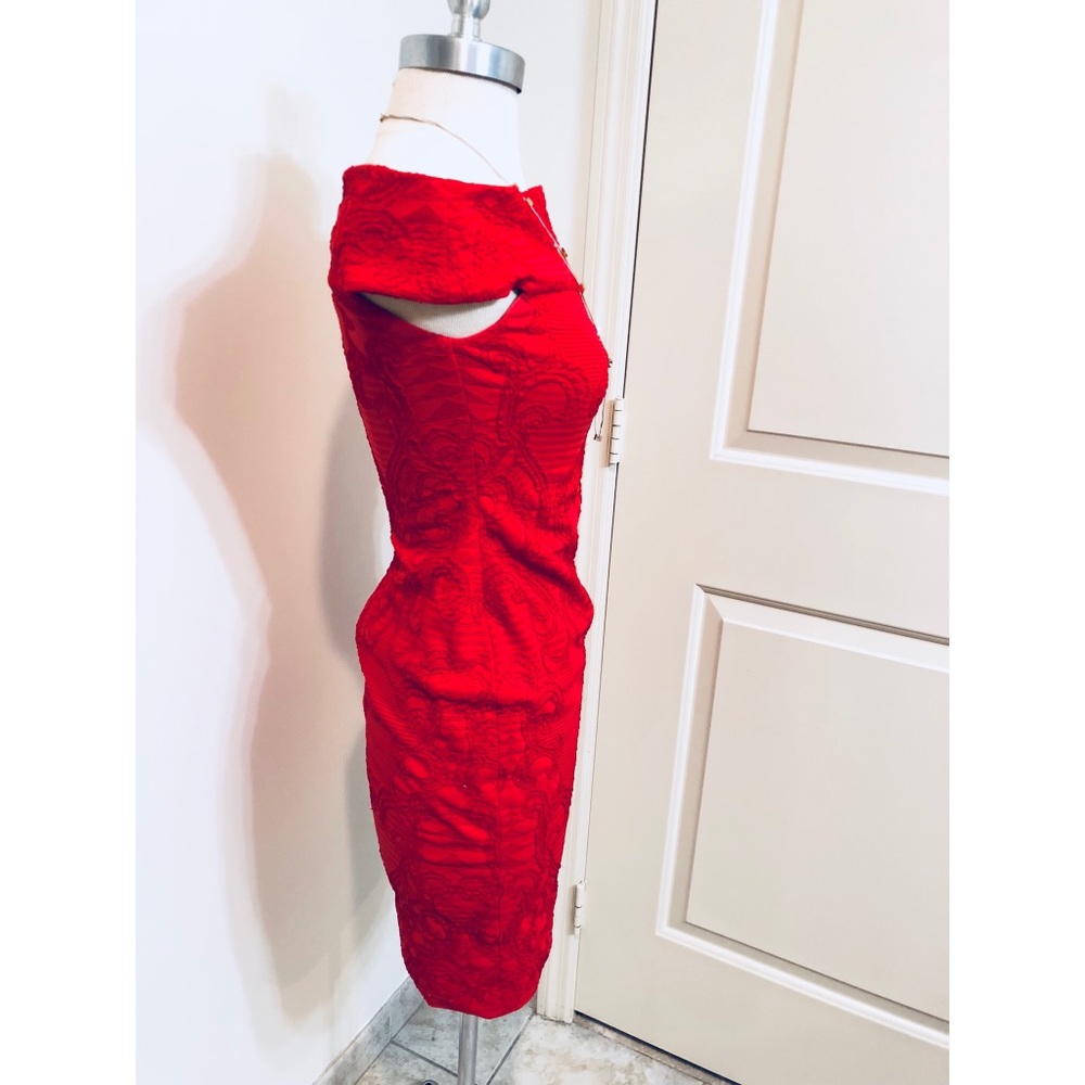 Cache over the shoulder Elegant dress - Picture 4 of 6